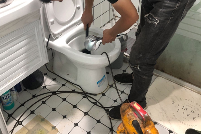 金乡马桶堵塞自己疏通还是找师傅?专业上门服务让你省时更省心